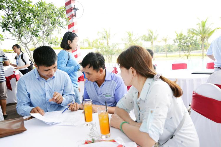 Môi Giới Bất Động Sản Ồ Ạt Quay Lại Với Nghề